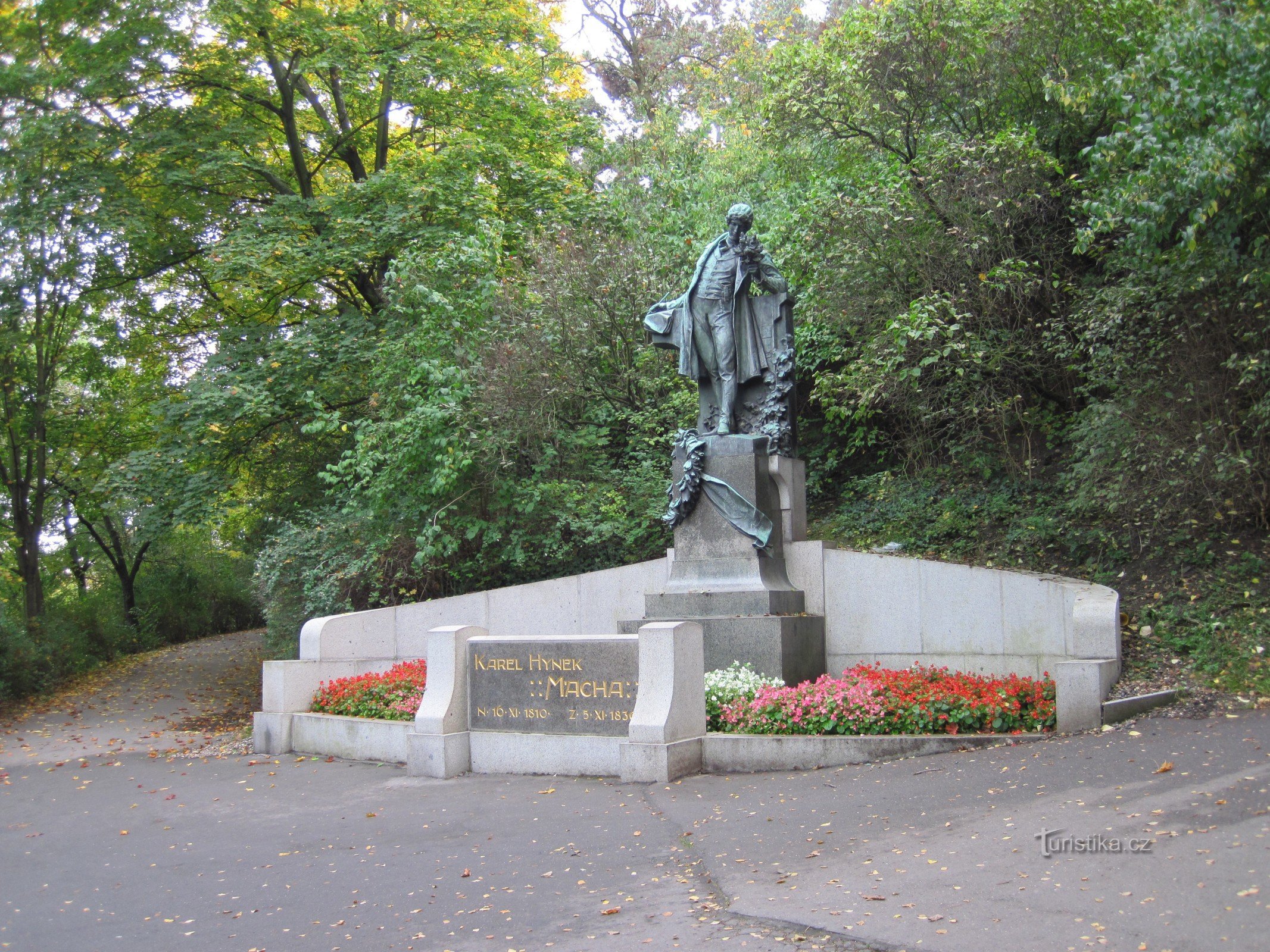 Statuia lui KH Mácha la Petřín