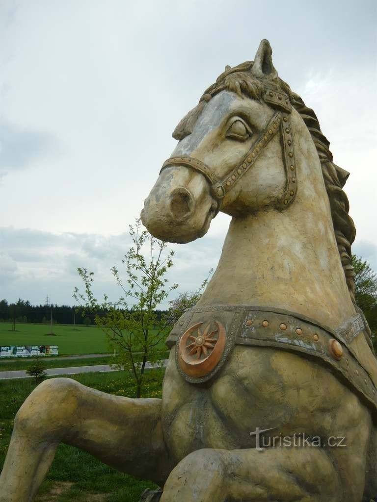 Άγαλμα αλόγου - 5.5.2012/XNUMX/XNUMX