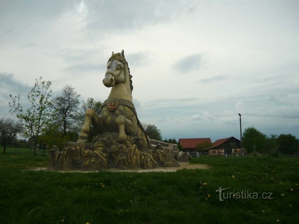 Posąg konia - 5.5.2012