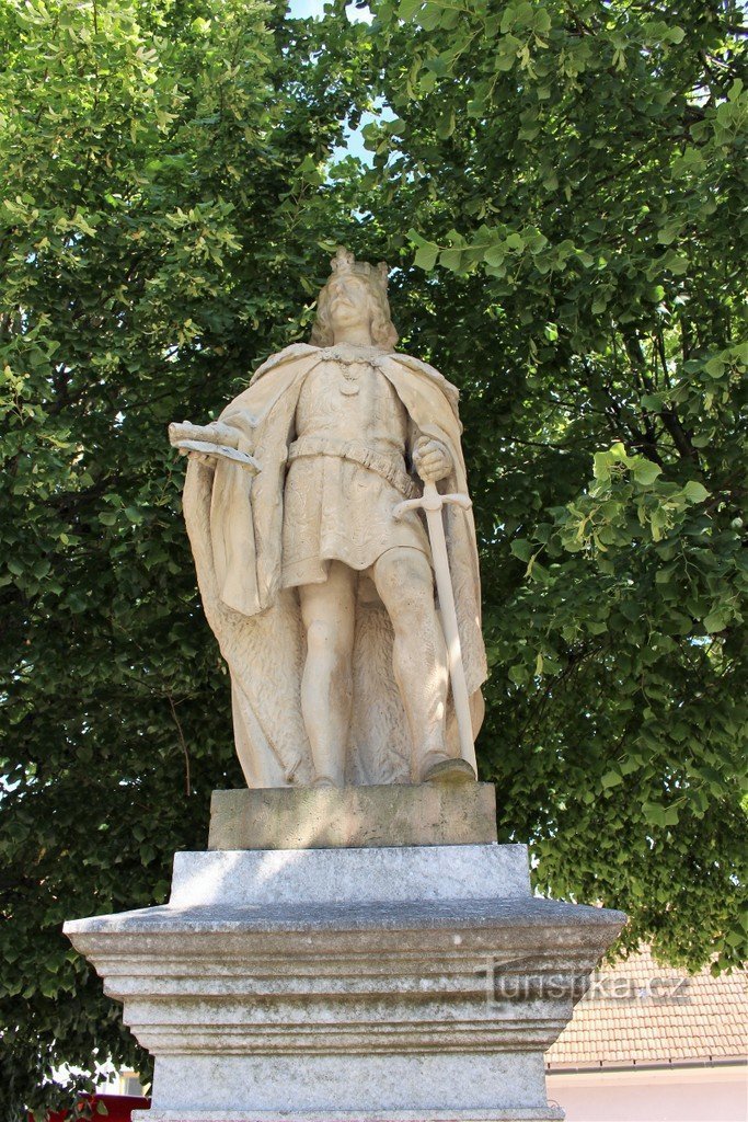 Posąg króla Jerzego z Podiebradów