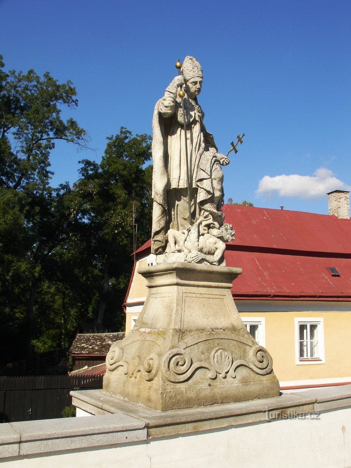 Estátua no aterro