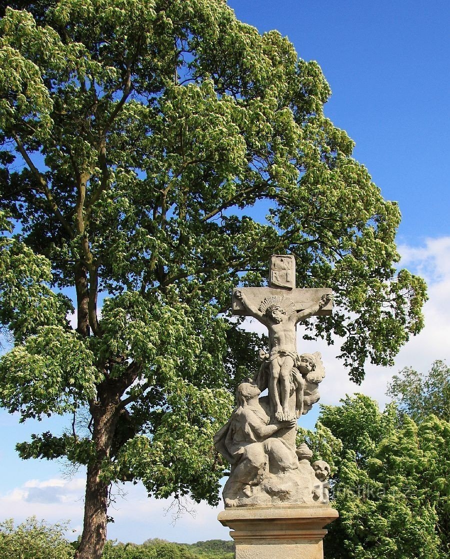 Statue on the bridge