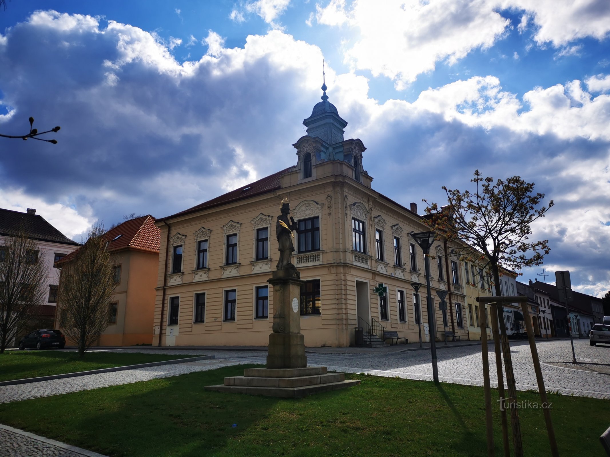 Statue auf dem Platz