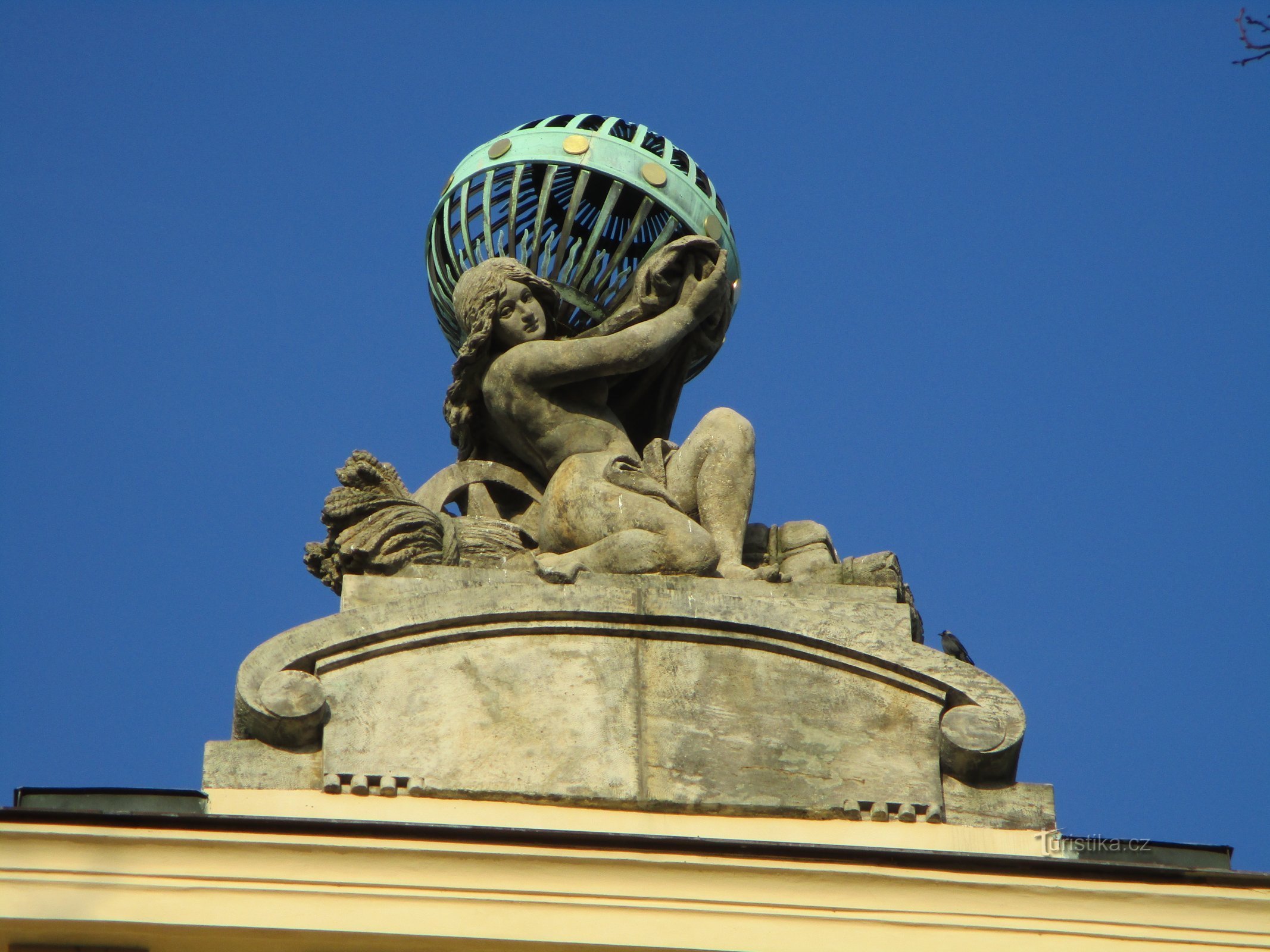 Statua presso la Facoltà di Scienze della Formazione (Hradec Králové, 9.2.2020 febbraio XNUMX)