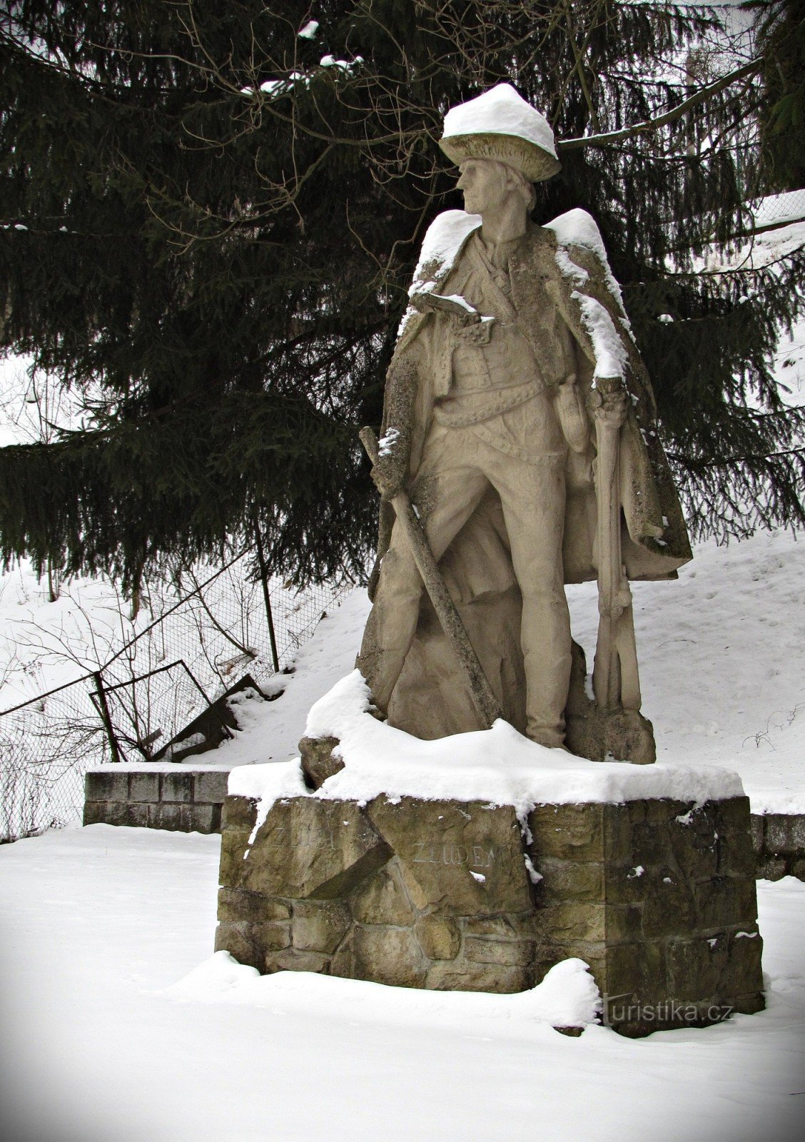 Statue von S. Mikuláštík