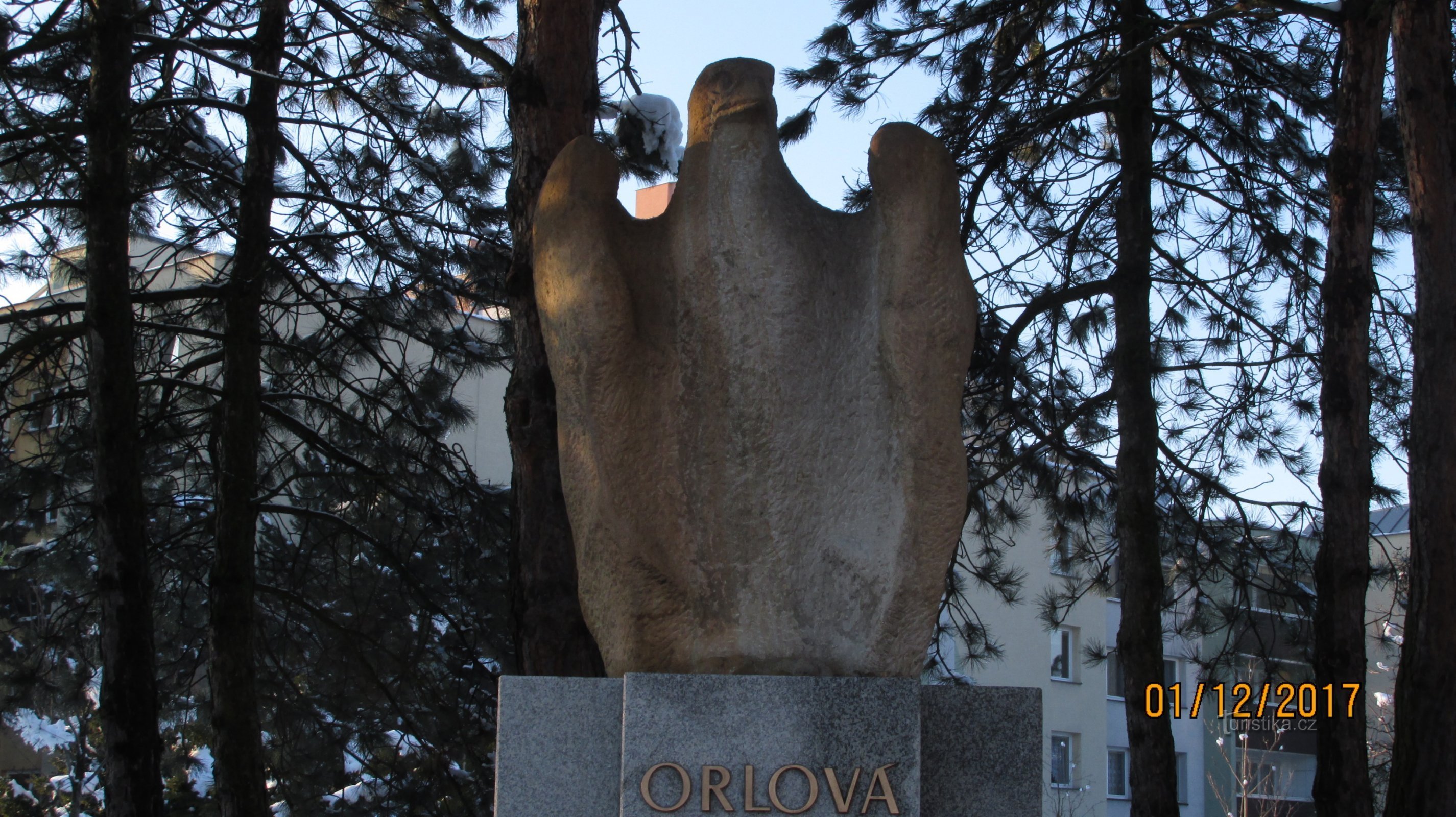 Orlice-statuen i Orlová skinner igen