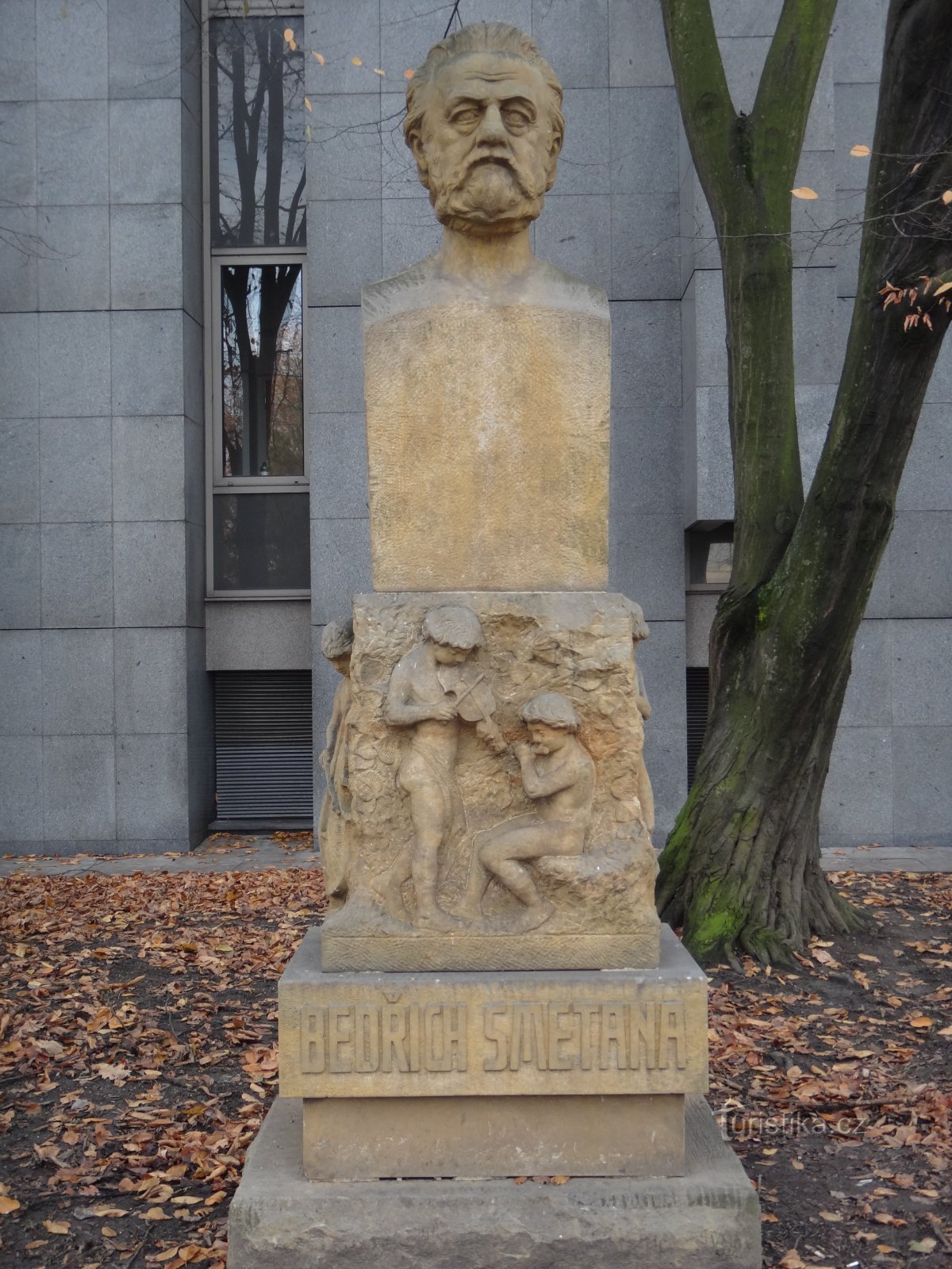 statue - monument to Bedřich Smetana