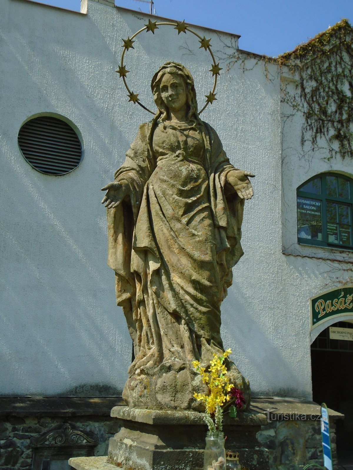 Statue af Jomfru Maria af Karlovská (Pardubice, 19.4.2018/XNUMX/XNUMX)