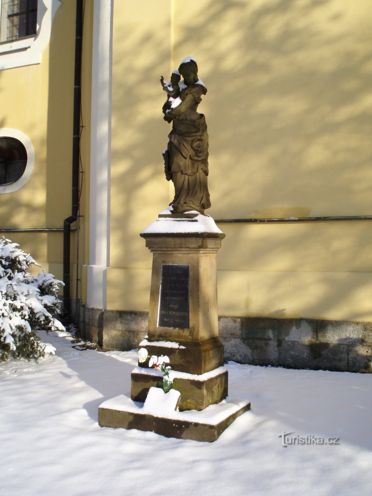 Statue der Jungfrau Maria (Nový Hradec Králové, 27.11.2010)