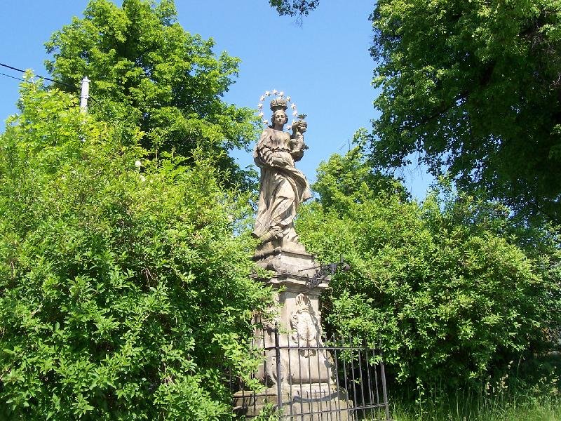 socha Panny Marie Sněžné