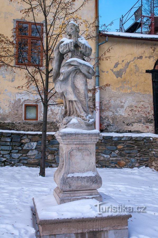 Socha Panny Marie u fary