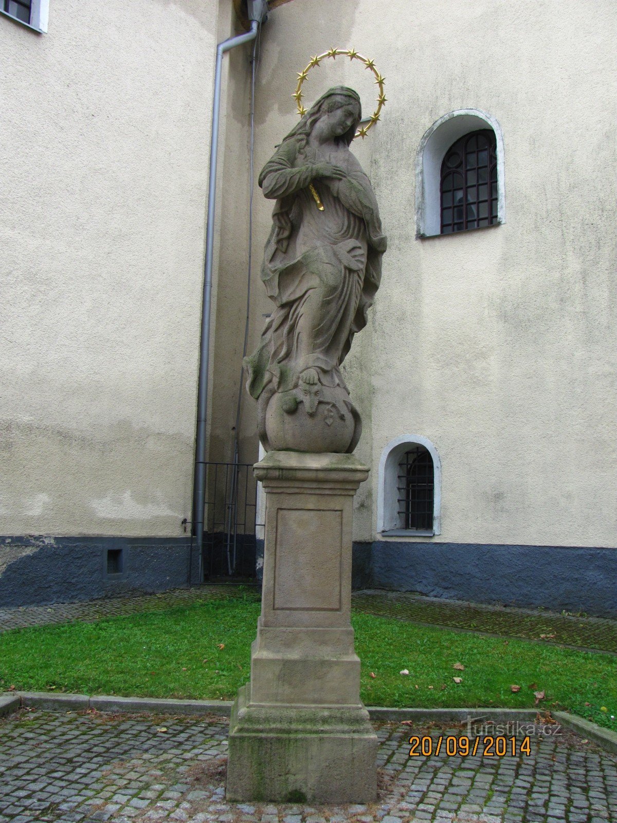 Statuia Fecioarei Maria la biserica Sf. Kateřiny în Klimkovice