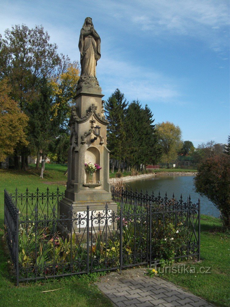 Statua della Vergine Maria in cantina