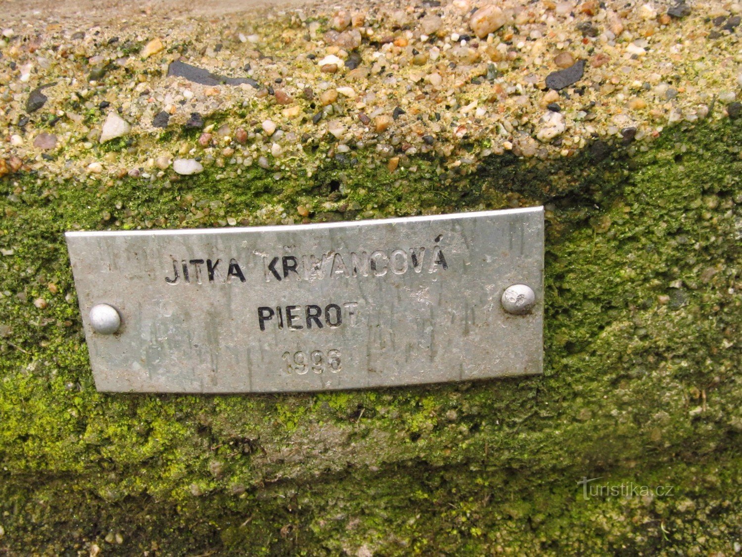 Statue de Peirot à Kadan sur les murs par Jitka Křivancová