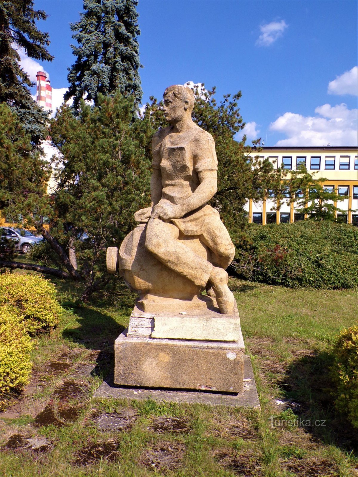 Statue in front of Opatovice nad Labem Power Station (September 29.9.2017, XNUMX)