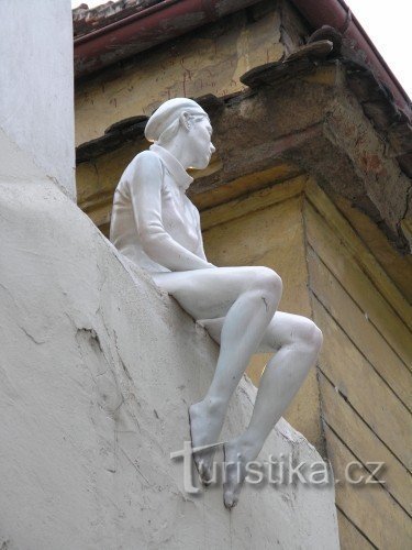 Statue d'une femme assise par Ladislav Vícha