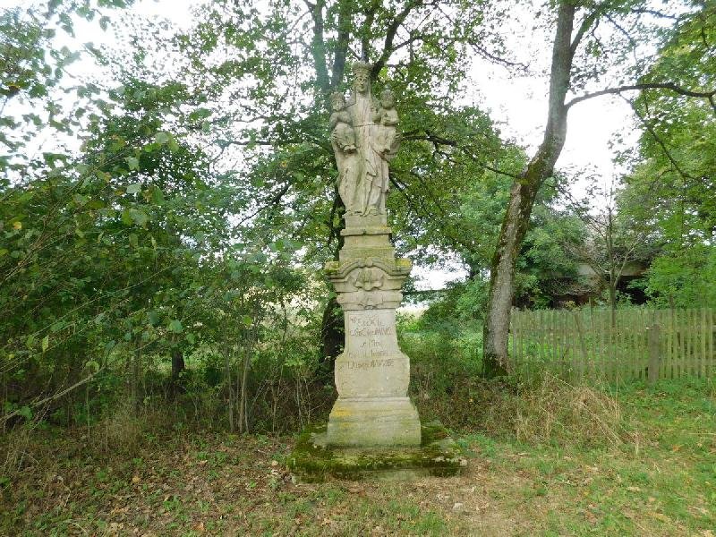 socha sv. Anny Samotřetí