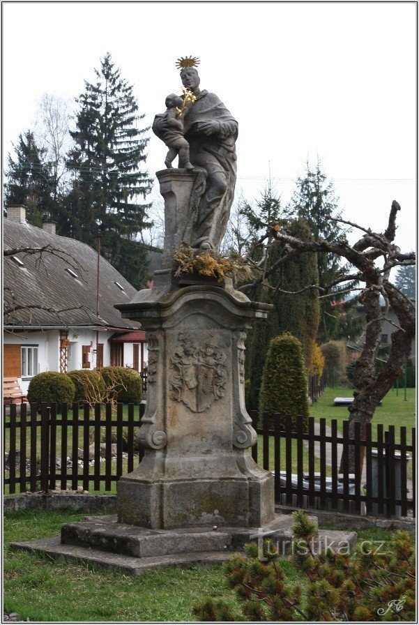 estatua de san antonina