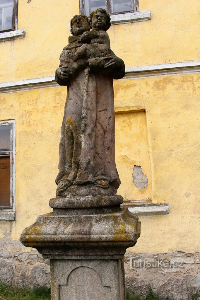 Estátua de St. Antonio de Pádua