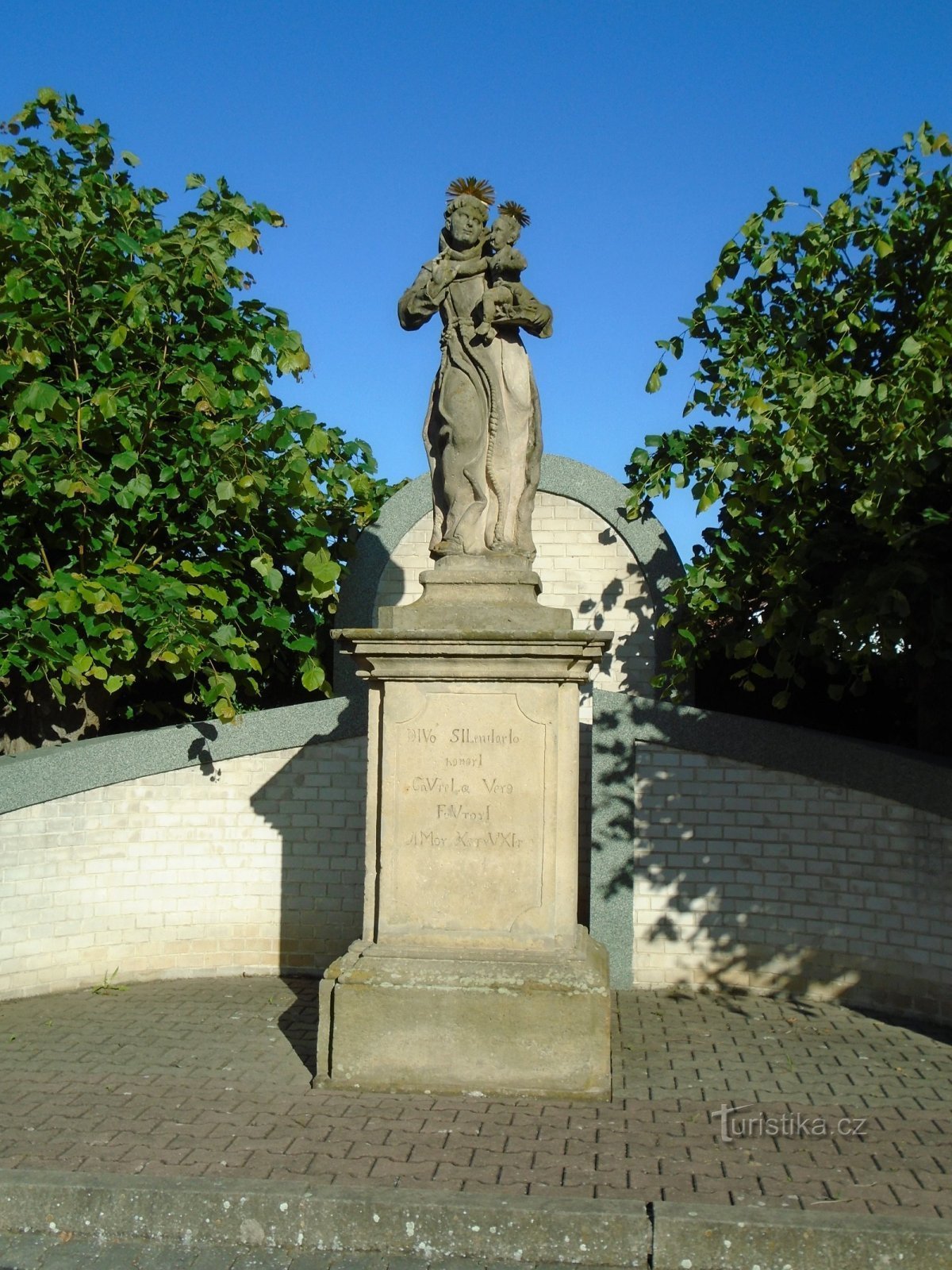 Staty av St. Antonius av Padua (våtskägg)