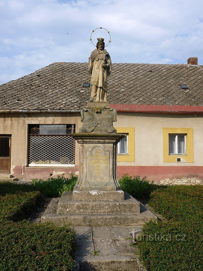 Statua di San Giovanni Nepomuceno