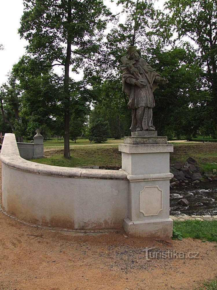 estatua de san Jan Nepomucký