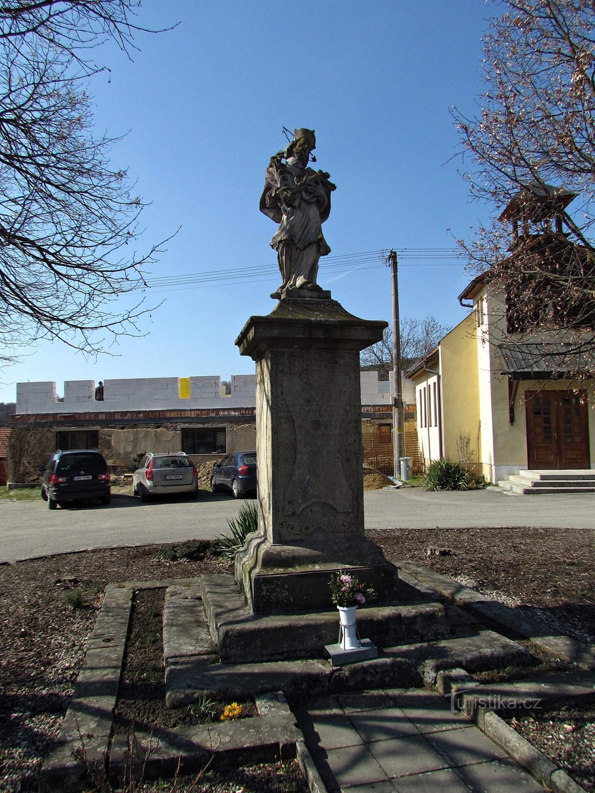 Statue des Hl. Johannes von Nepomuk im Dorf