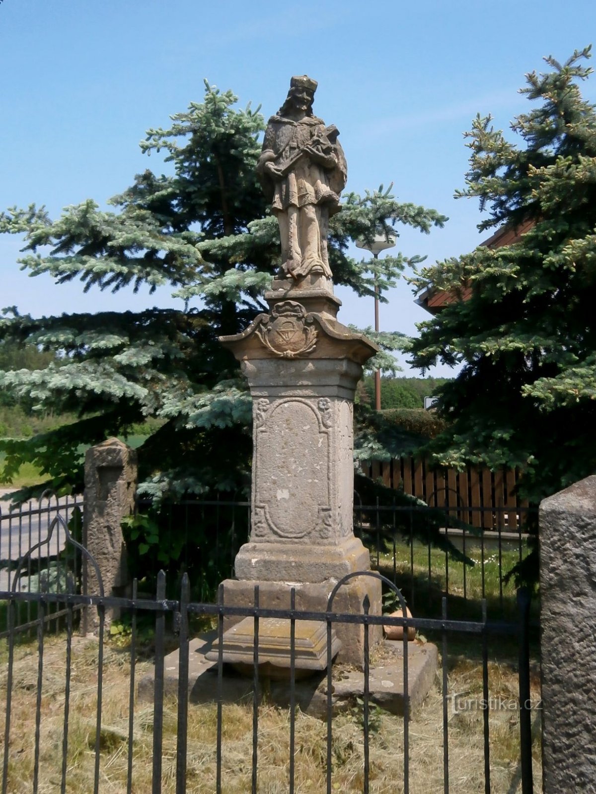 Statua di S. Giovanni di Nepomuck al nuovo cimitero (Libčany, 21.5.2017/XNUMX/XNUMX)