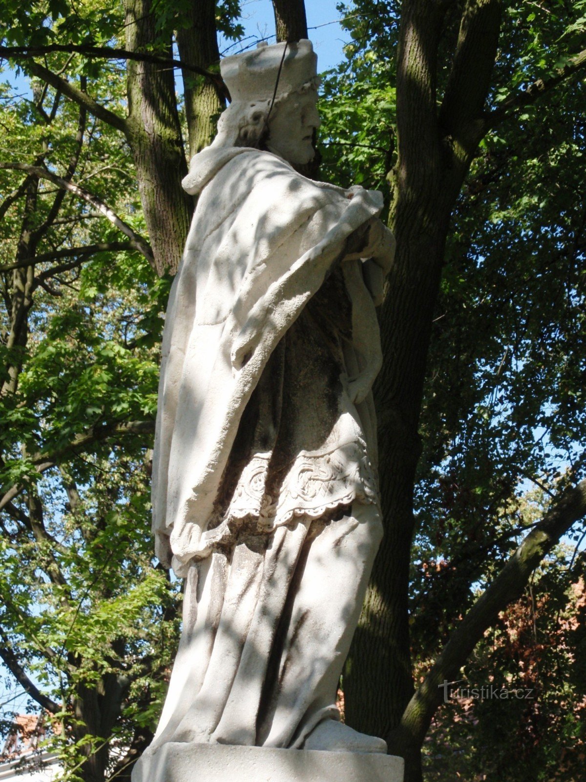 Pyhän patsas Jan Nepomucký Budišovissa lähellä Třebíčiä