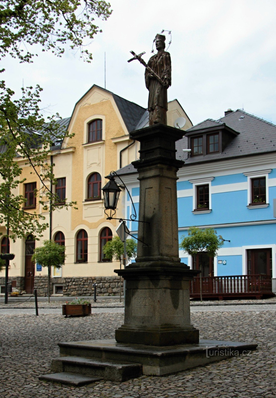 Statue af St. Jan Nepomucký i Kašperské Hory