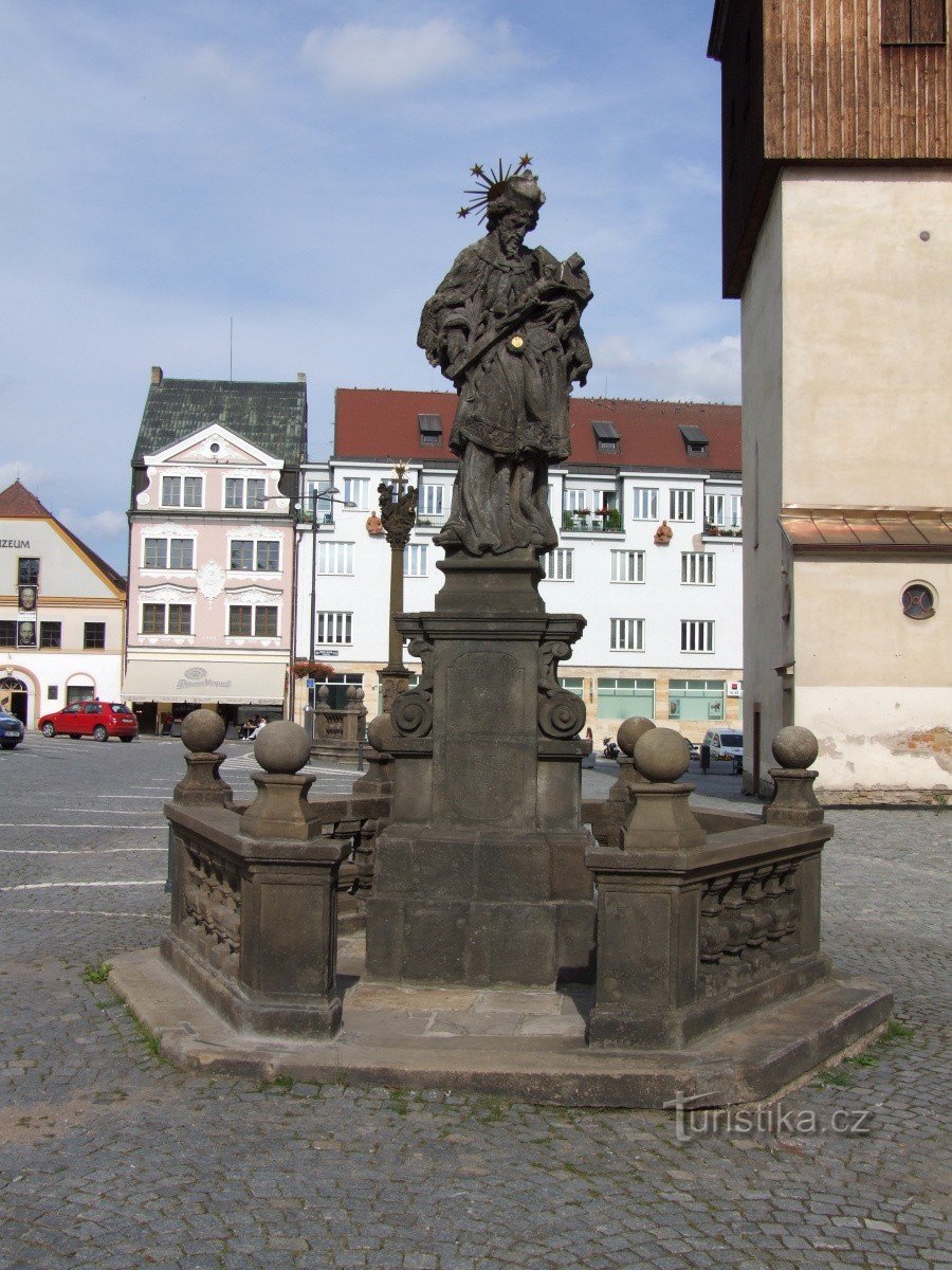 estatua de san Jan Nepomucký en Náchod