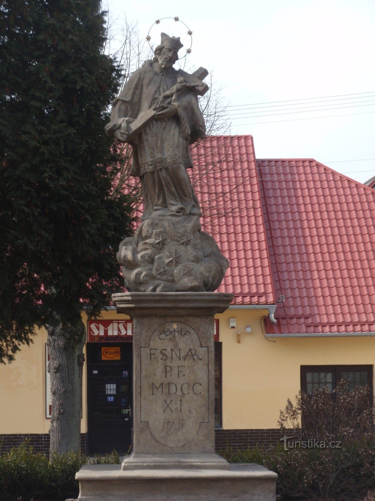 szobor Szent Nepomuck János Pohled faluban