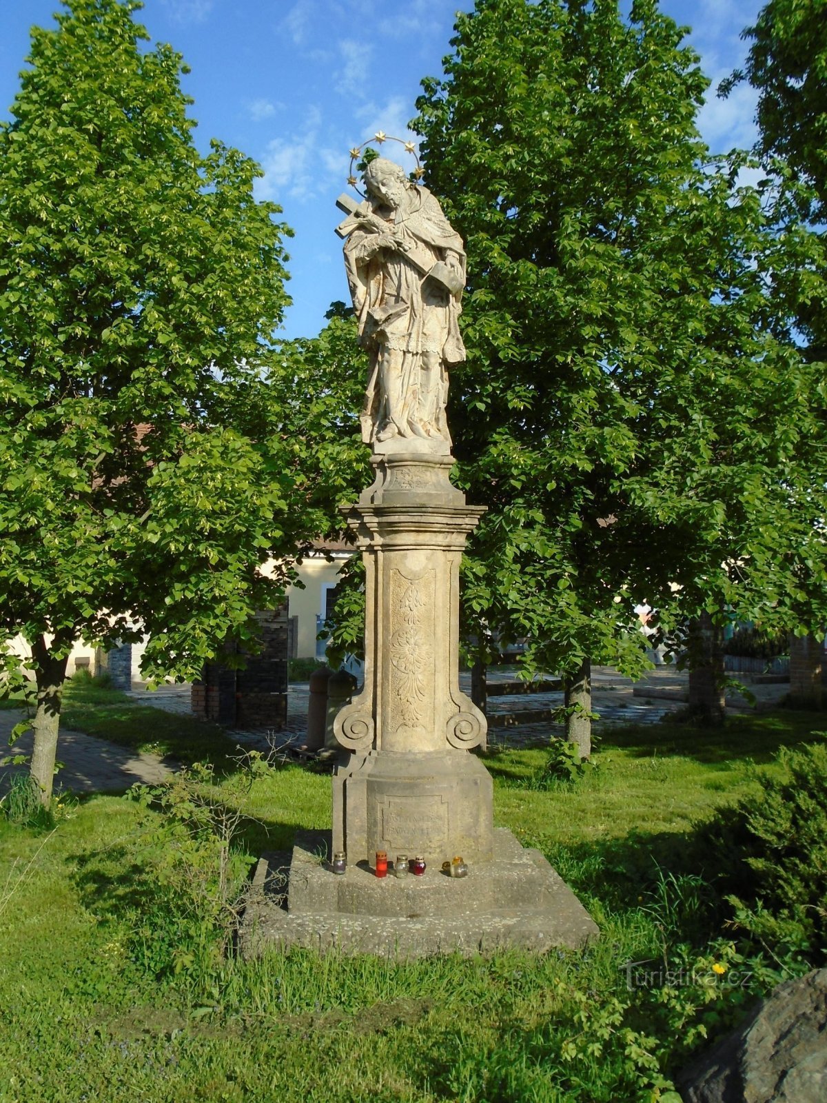 Standbeeld van St. Johannes van Nepomuck in Správčice (Hradec Králové, 1.5.2018 mei XNUMX)