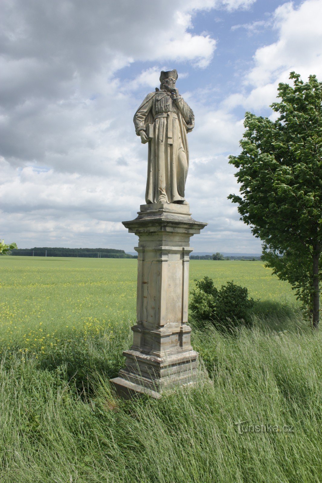 Staty av St. Jan Sarkander nära Tovačov