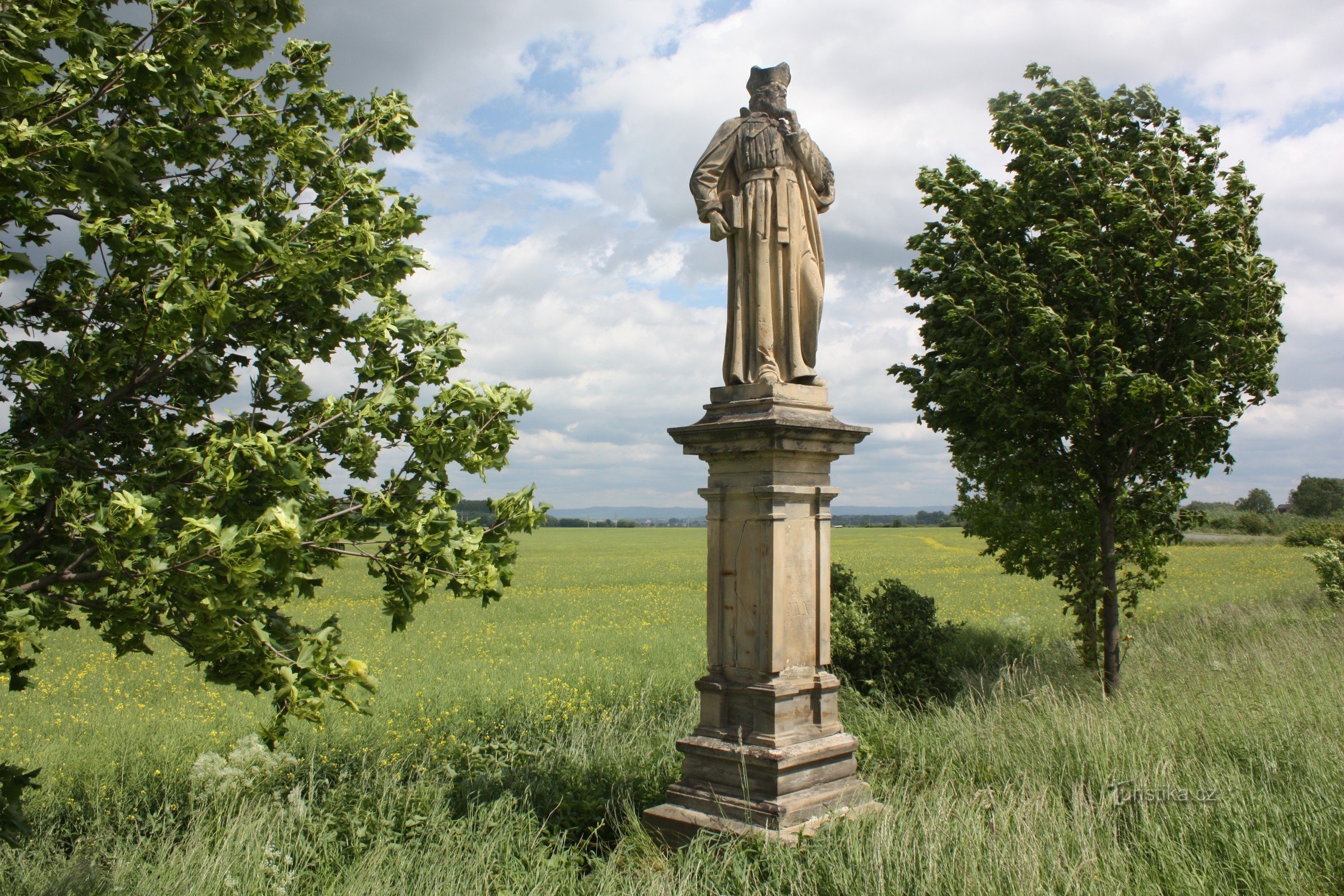 estatua de san Jan Sarkander cerca de Tovačov