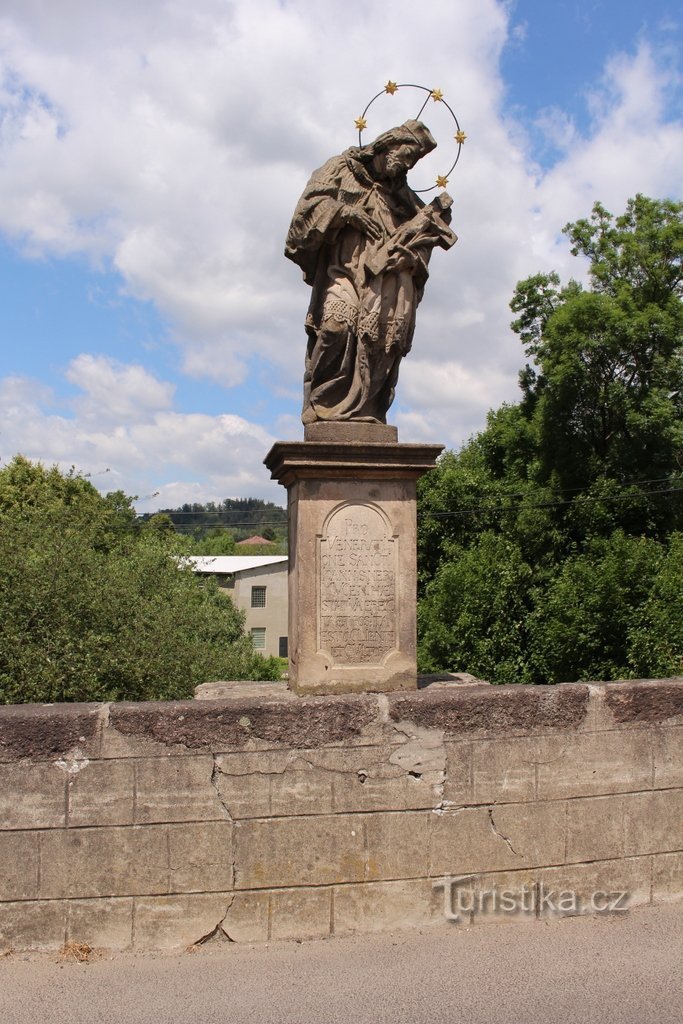 estatua de san Juan de Nepomuceno