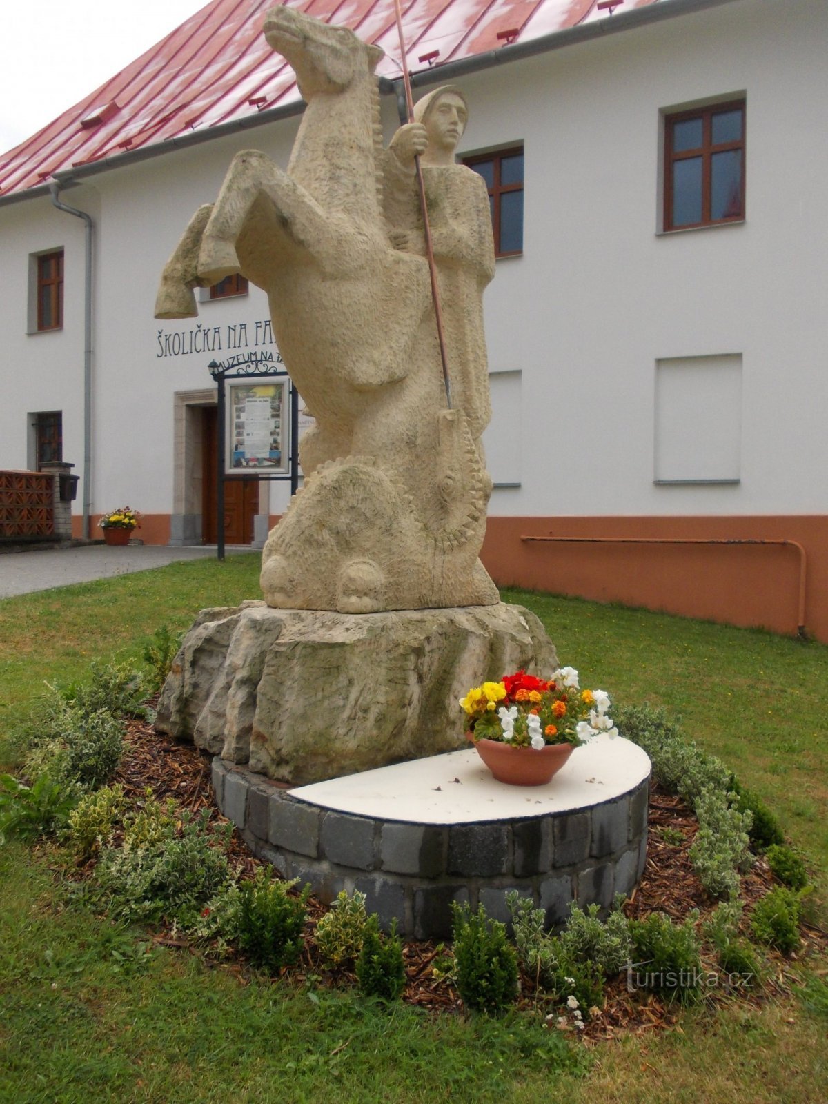 estatua de san Jorge