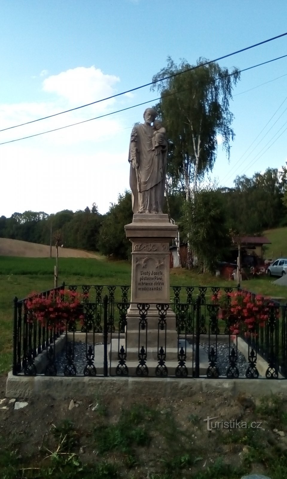 estatua de san José con el niño Jesús en Nové Hrady