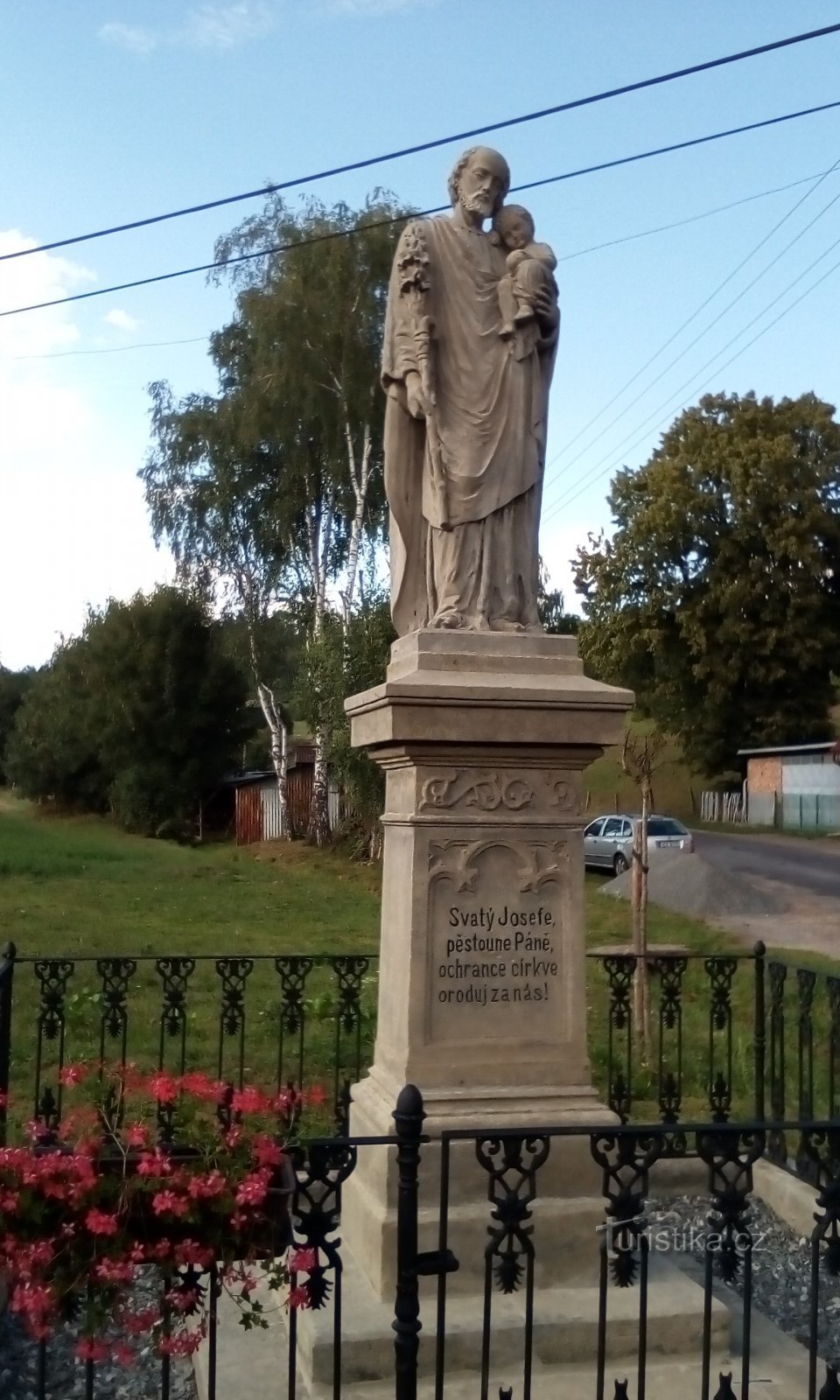 estatua de san José con el niño Jesús en Nové Hrady