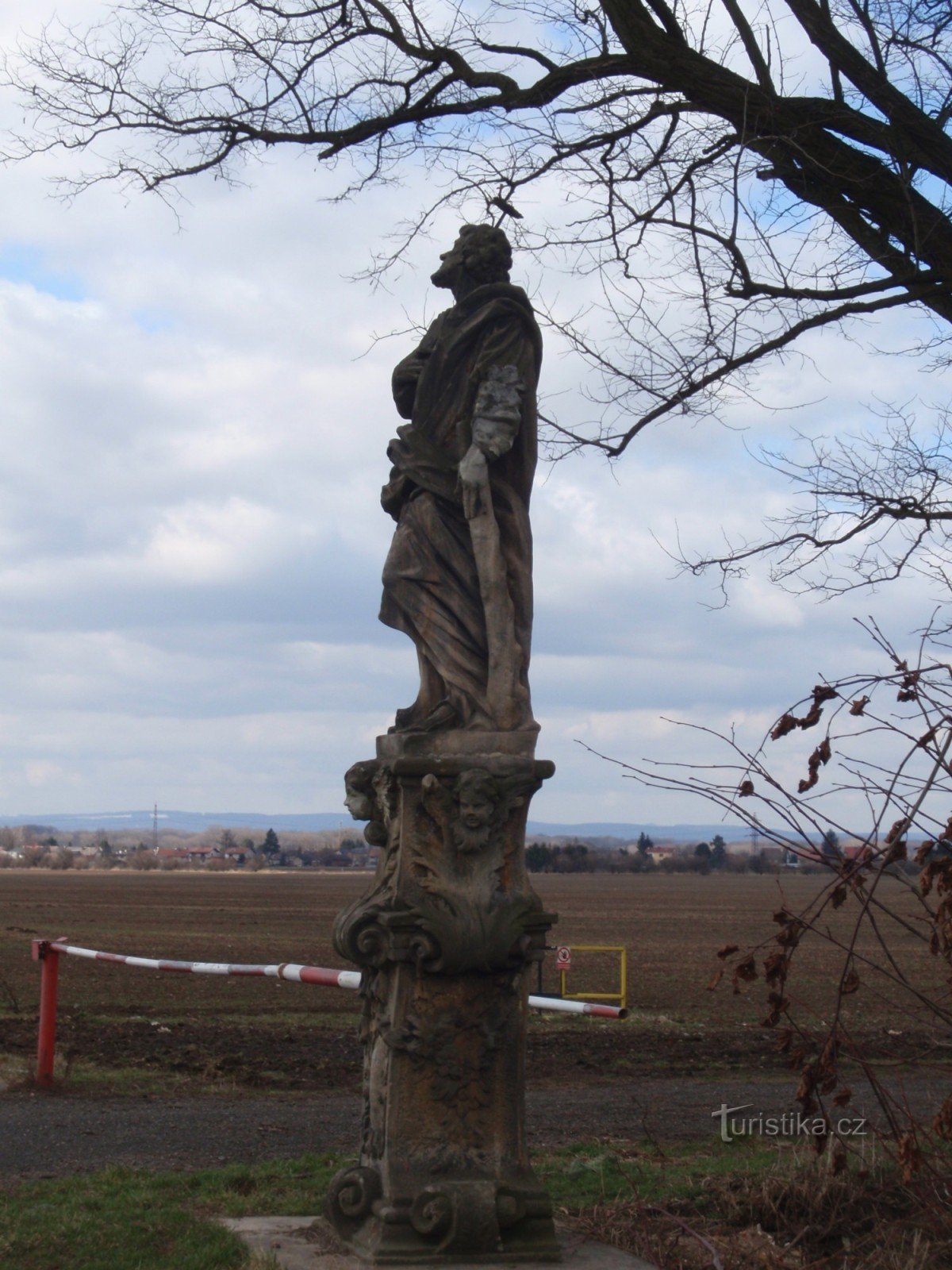 Standbeeld van St. Judy Tadeáše bij het dorp Samotišky