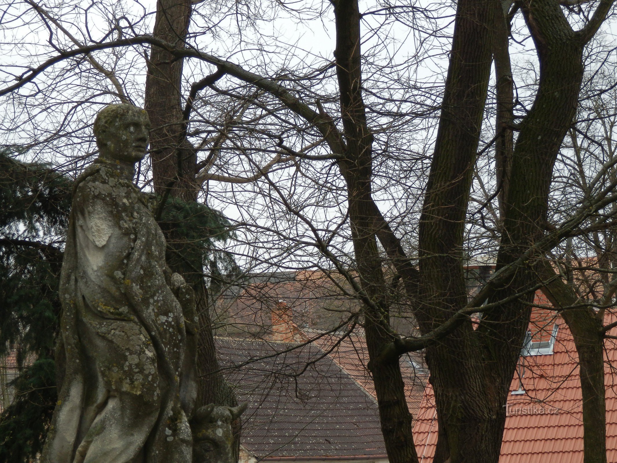 staty av St. Linharta i slottsparken
