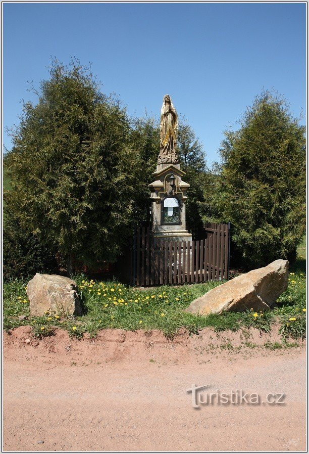 Statuia Sf. fecioara Maria