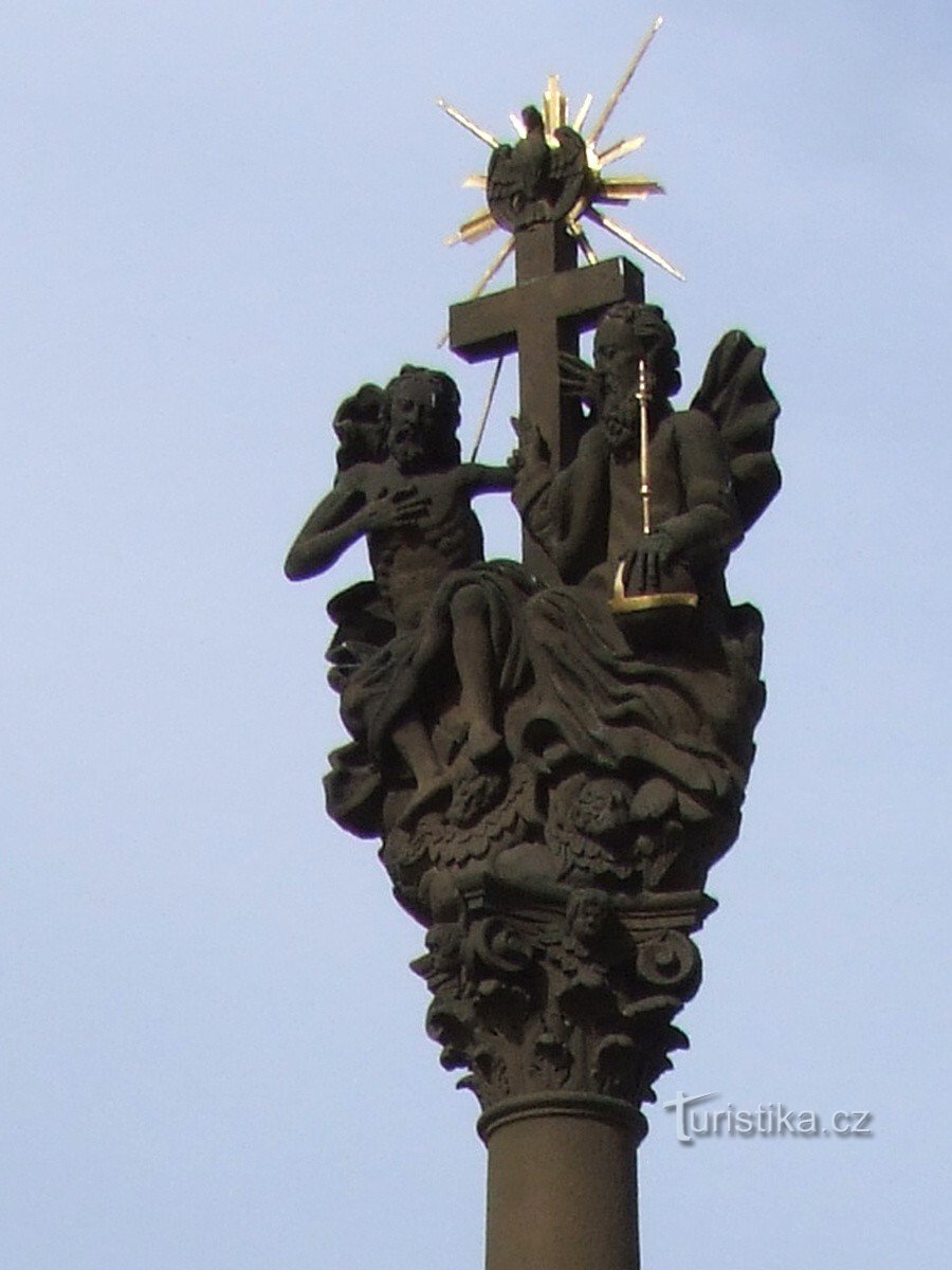 Holy Trinity statue i Náchod