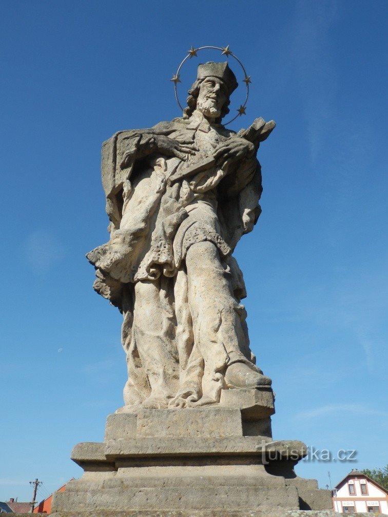 Statua di San Giovanni Nepomuceno