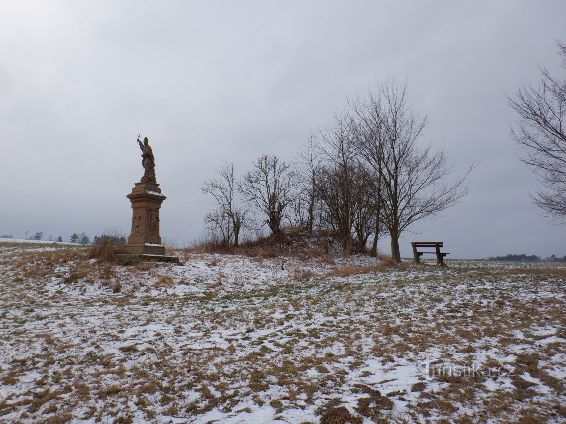 La statue de Saint Prokop près de Dubé près du lac Mách