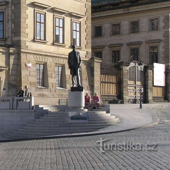 Tượng TGM trên Hradčanské náměstí