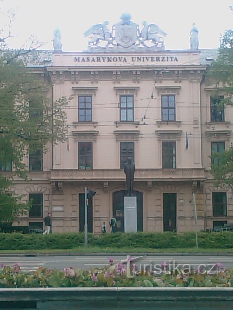 Statue af Tomáš Garrigue Masaryk på Comenius-pladsen i Brno