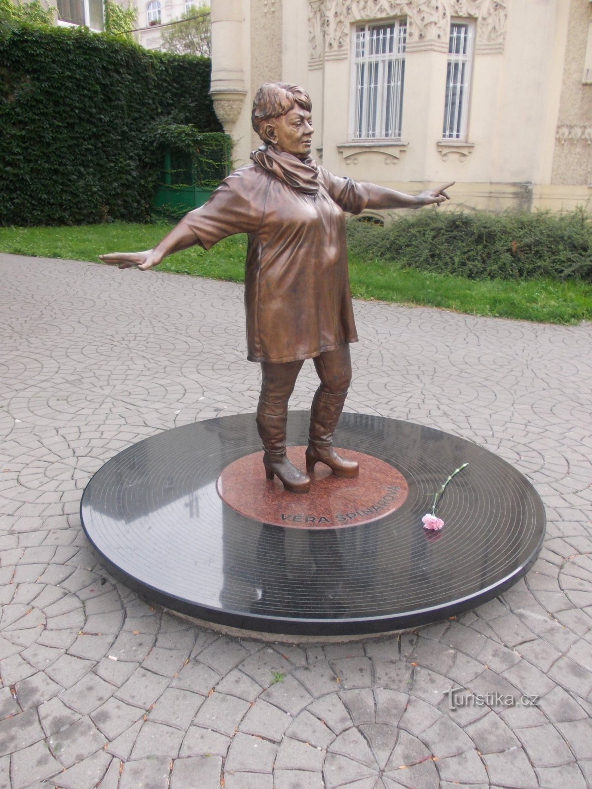 estatua de Věra Špinarová