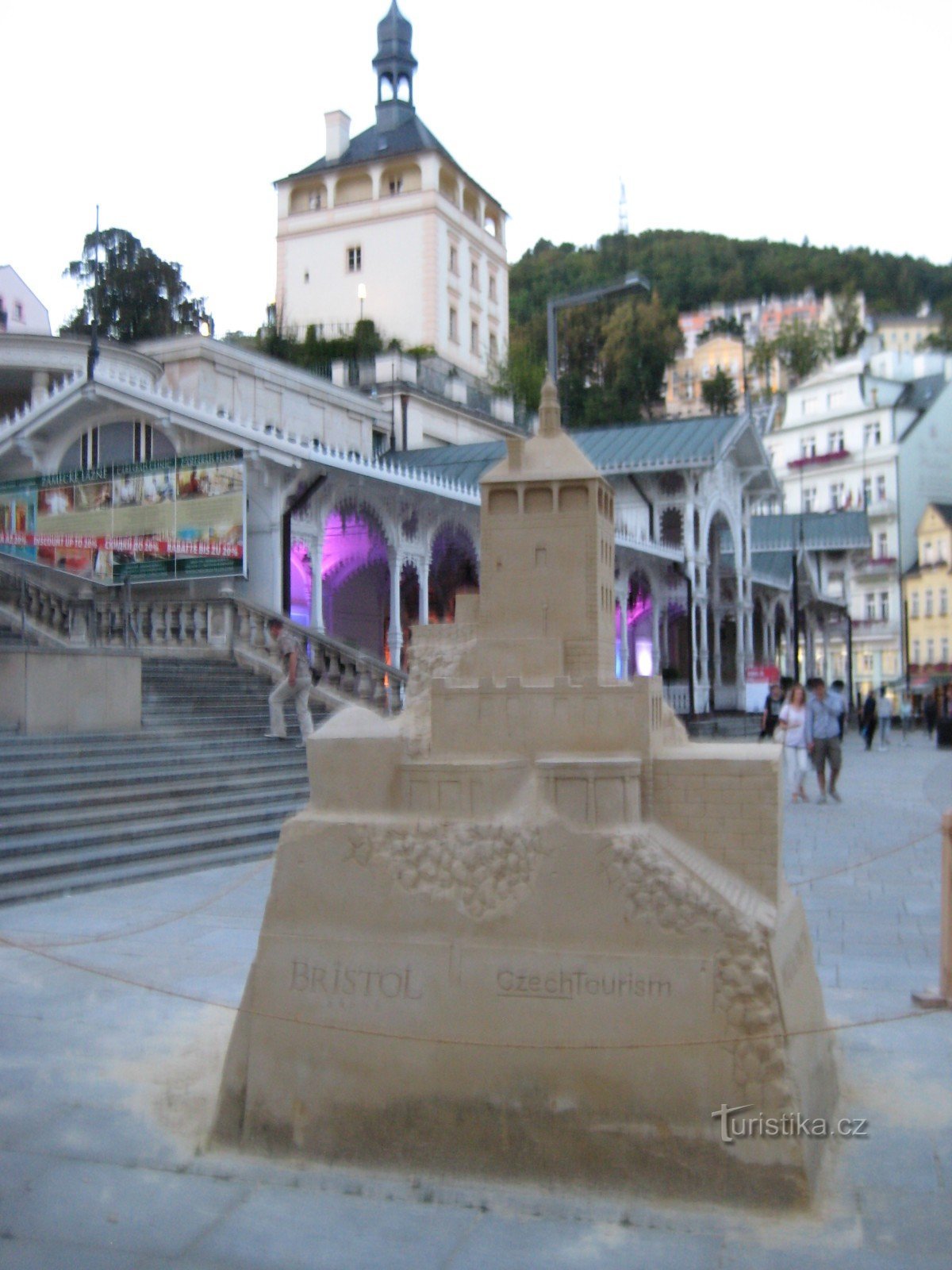 Zandsculptuur: Kasteeltoren in Karlovy Vary