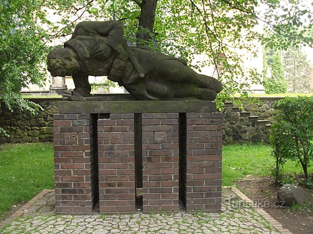 Statue of a wounded soldier in Chlumec